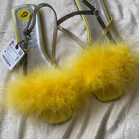 Zara Shoes - Zara Blue Collection Yellow Feather Sandals Size 9